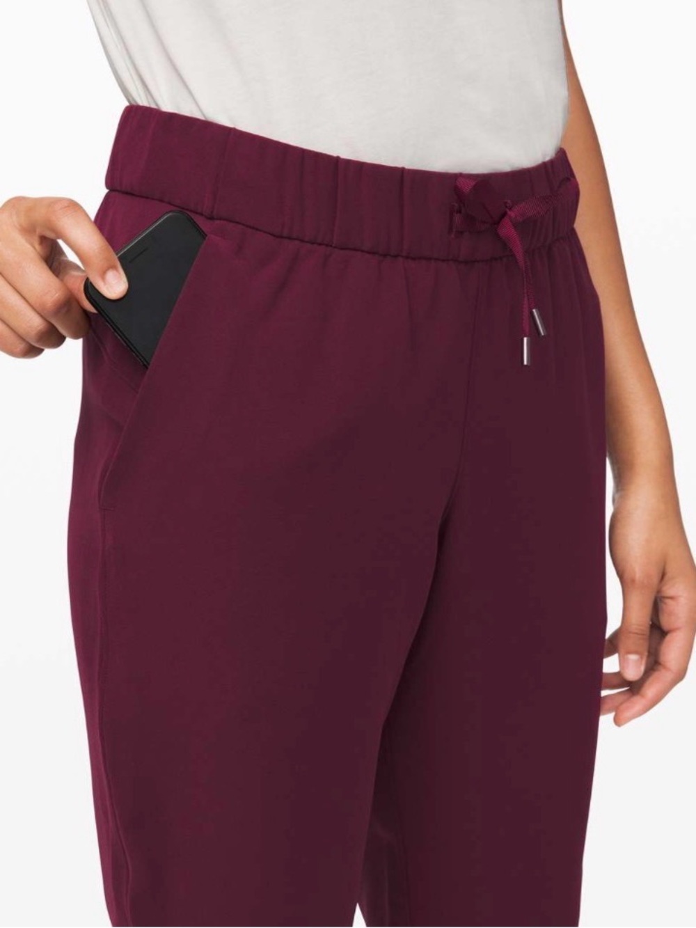 lululemon On The Fly Women's Jogger Pants in Burgundy